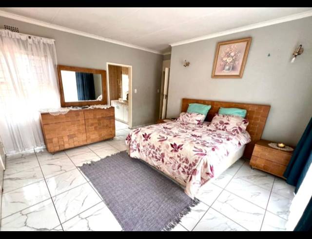 4 BEDROOM FREEHOLD FOR SALE IN GLENVISTA